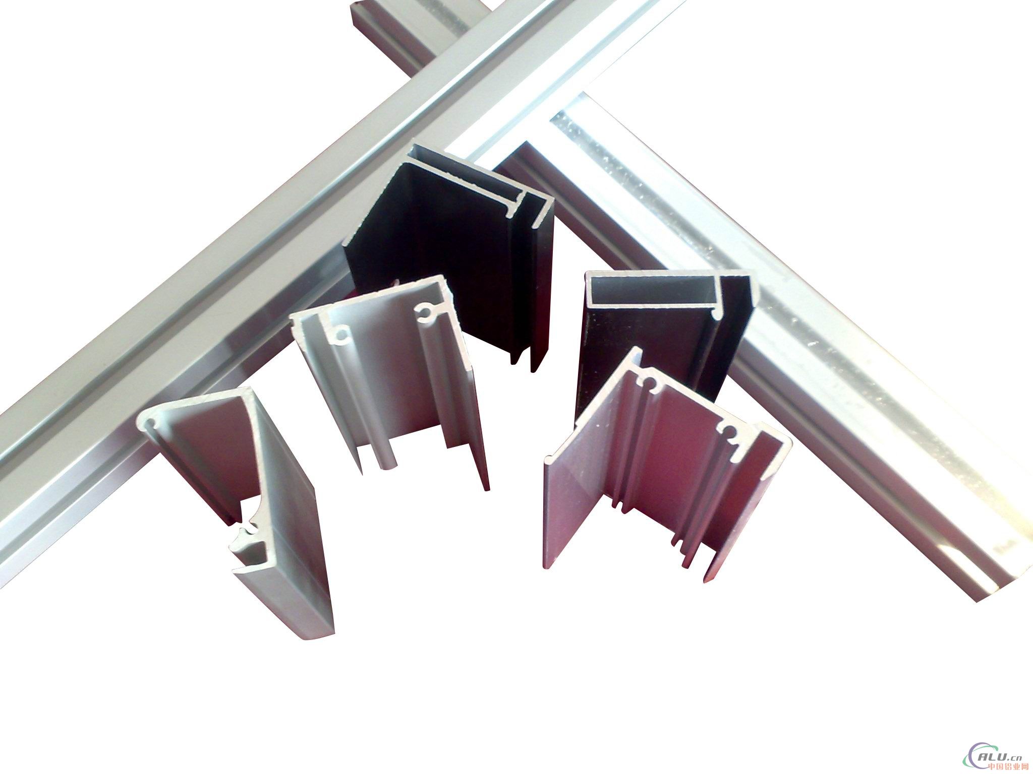 “beat365官网中文”杨菲洋全新单曲《不说》首播   献给故作坚强的善良灵魂(图1)